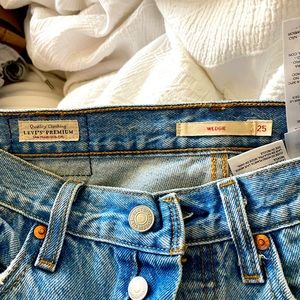 Levi’s wedgie straight fit 25 in ankle